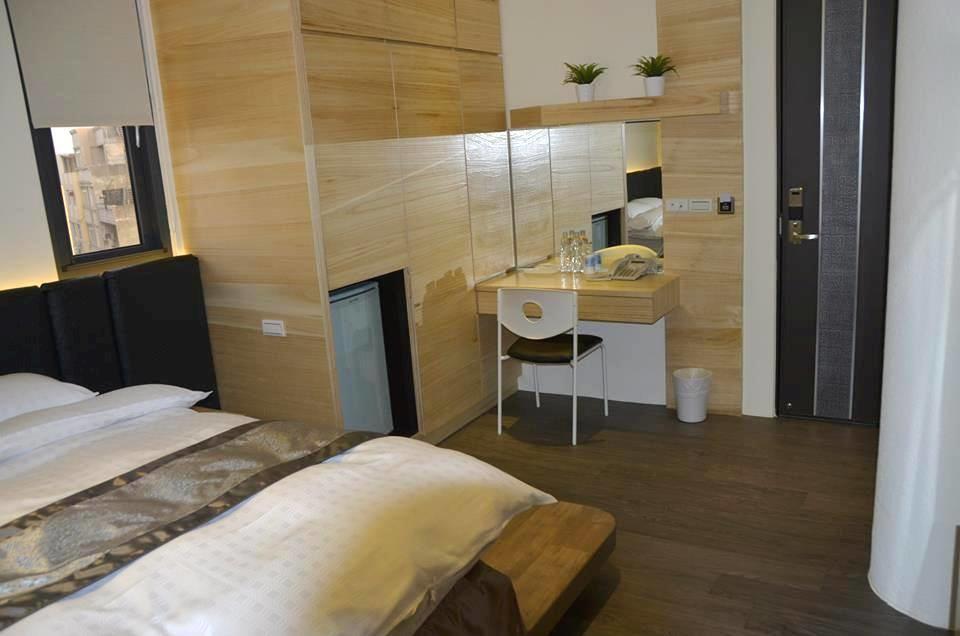 Happy Hostel Лукан Екстер'єр фото